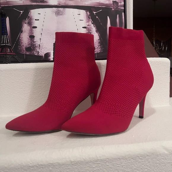 Red high heel boots by Mia. - Picture 4 of 6